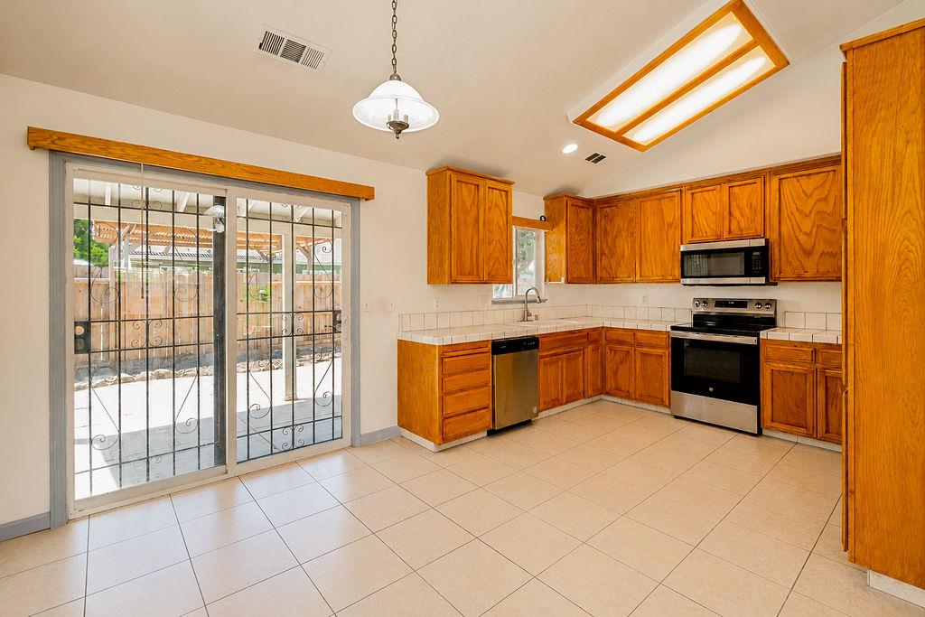 12760 Quicksilver St, Waterford, CA 95386