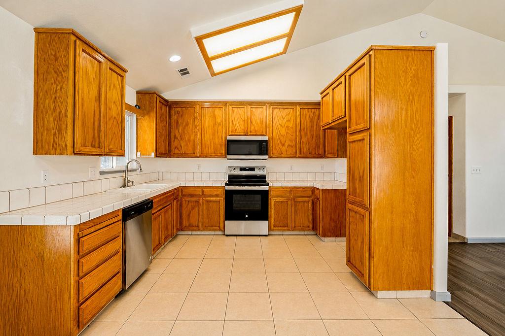 12760 Quicksilver St, Waterford, CA 95386
