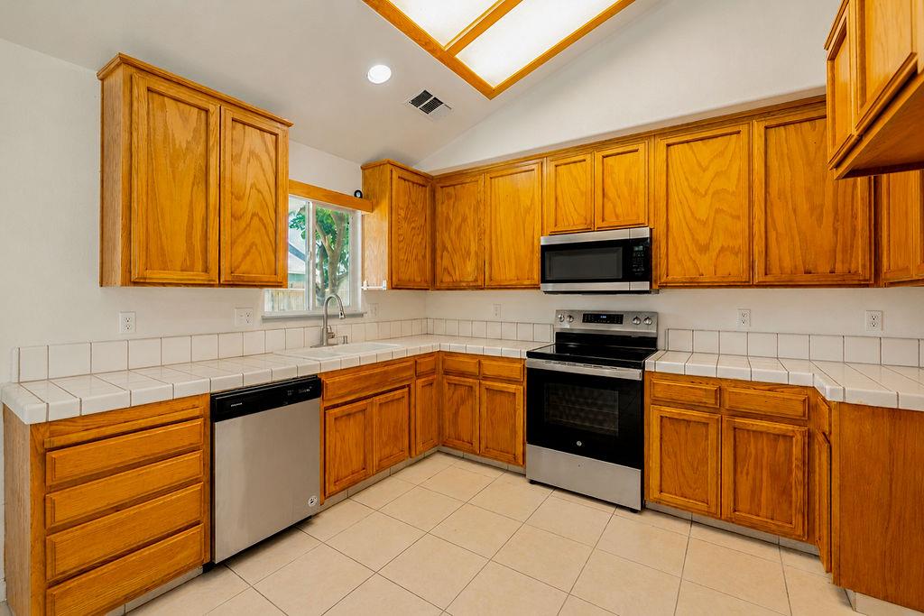 12760 Quicksilver St, Waterford, CA 95386