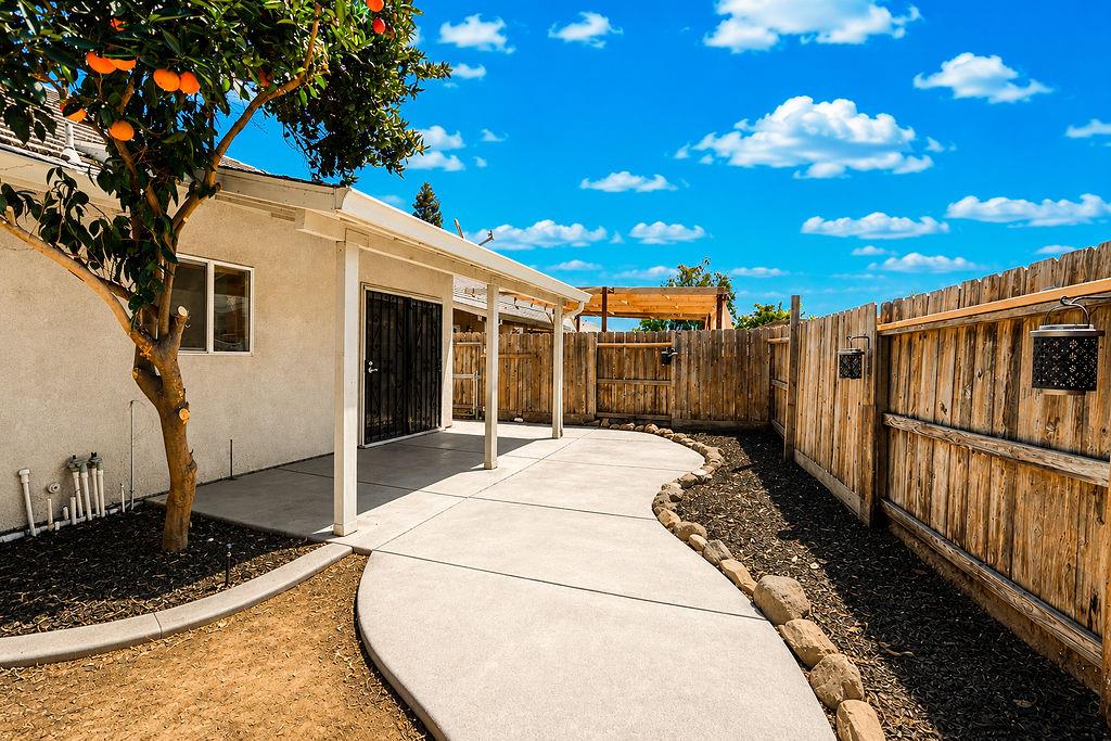 12760 Quicksilver St, Waterford, CA 95386