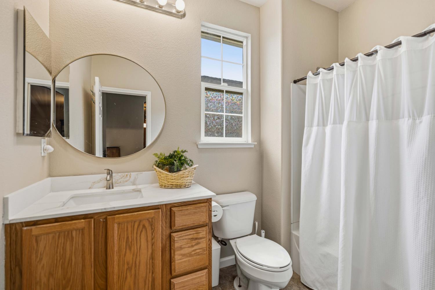 207 Marina Ln, Waterford, CA 95386