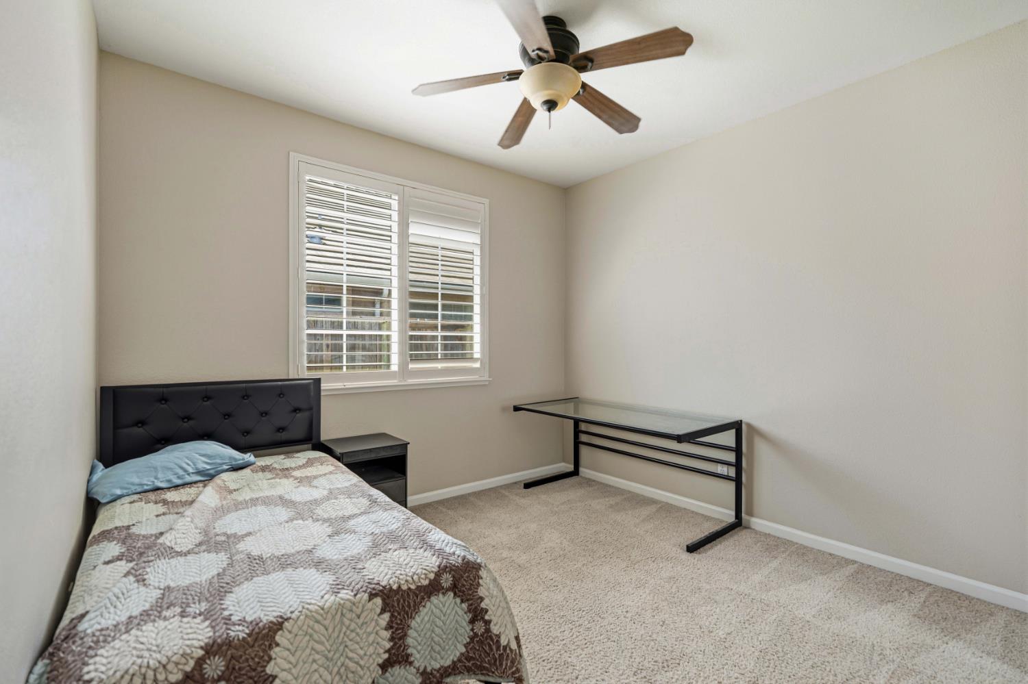 207 Marina Ln, Waterford, CA 95386