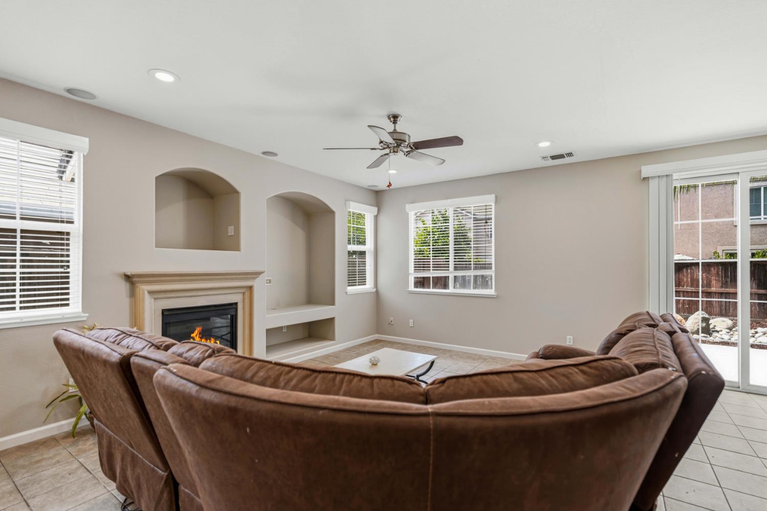 207 Marina Ln, Waterford, CA 95386