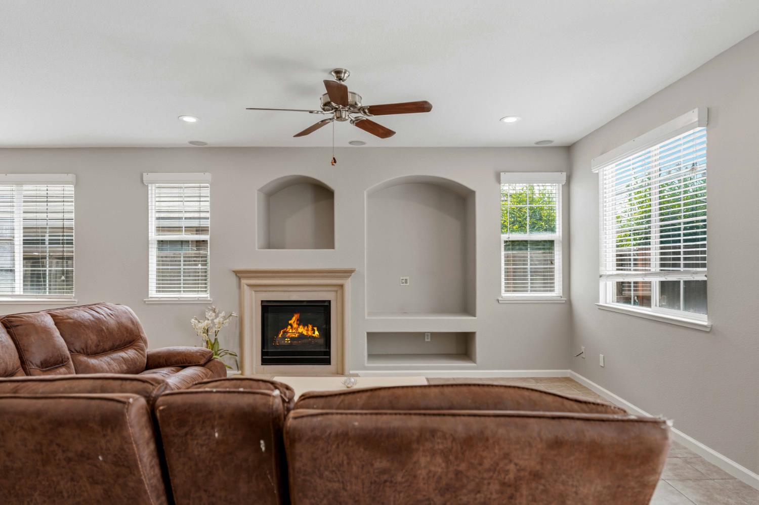 207 Marina Ln, Waterford, CA 95386