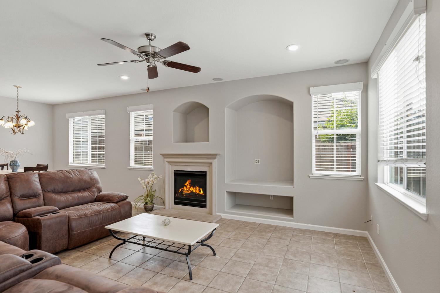 207 Marina Ln, Waterford, CA 95386
