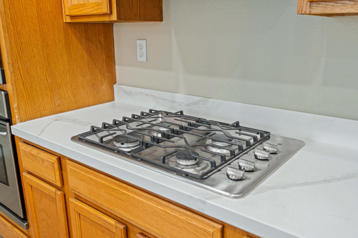 207 Marina Ln, Waterford, CA 95386
