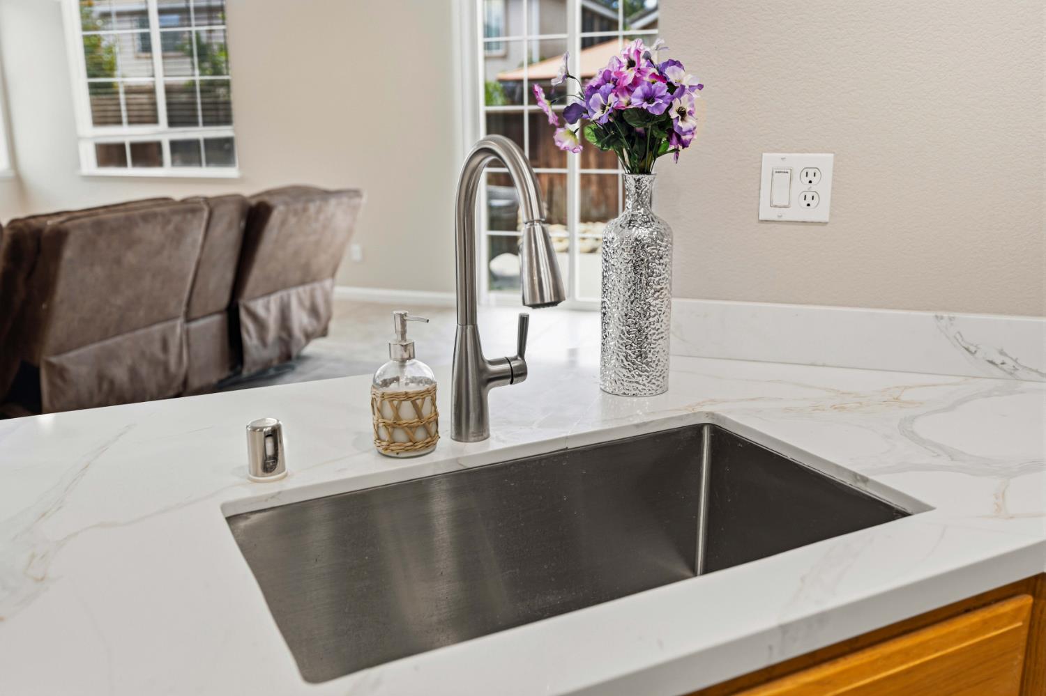 207 Marina Ln, Waterford, CA 95386
