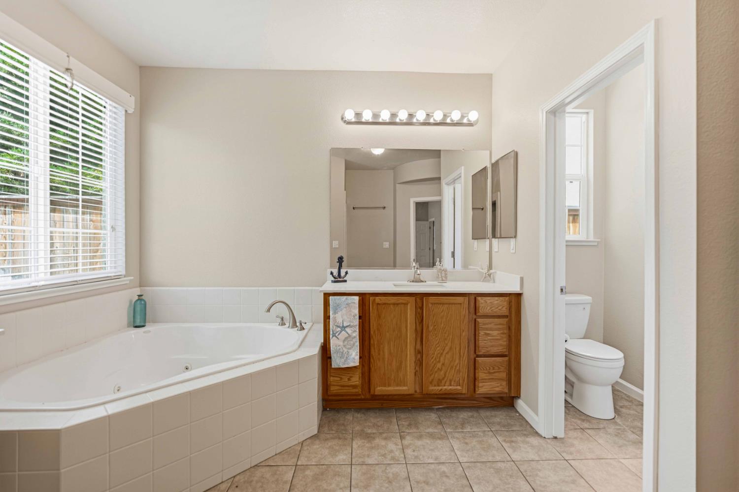 207 Marina Ln, Waterford, CA 95386