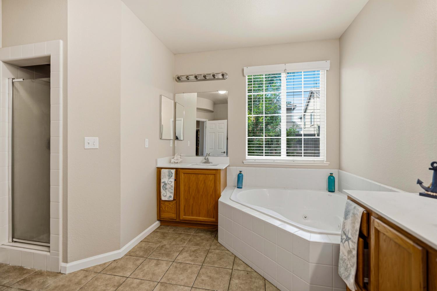 207 Marina Ln, Waterford, CA 95386