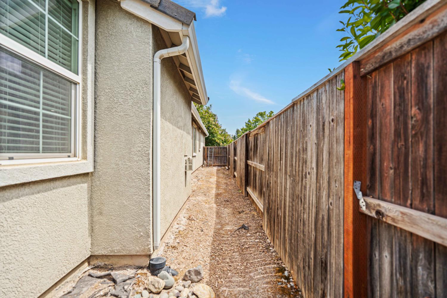 207 Marina Ln, Waterford, CA 95386