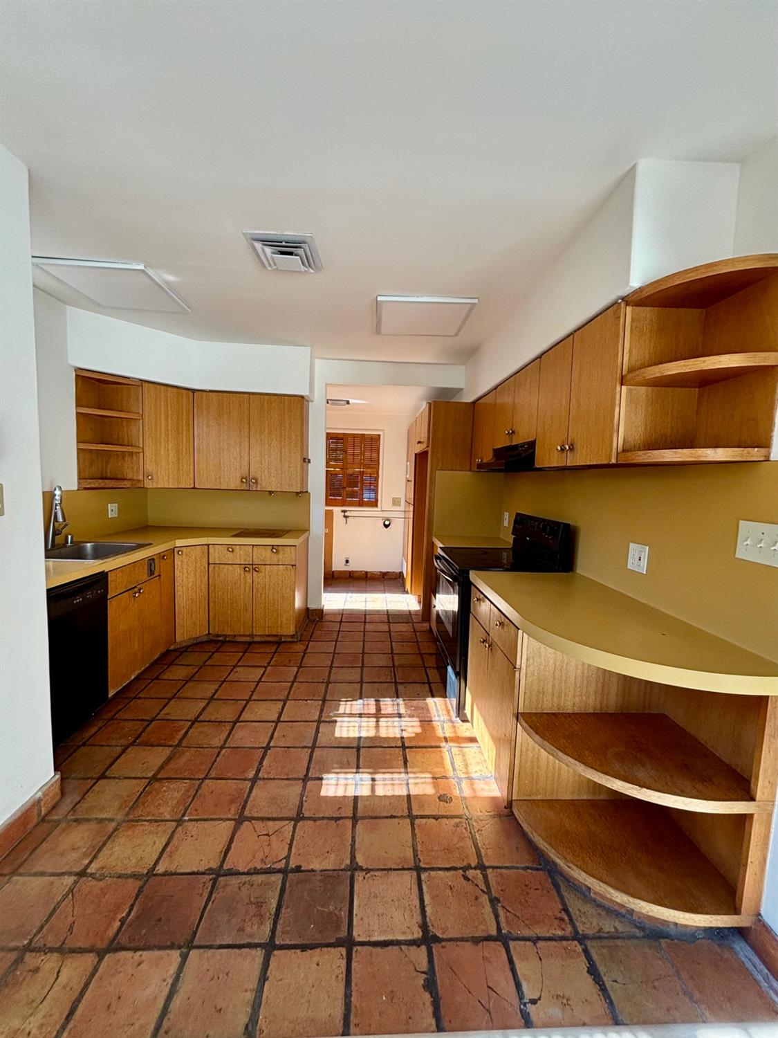 508 Adams Ave, Los Banos, CA 93635