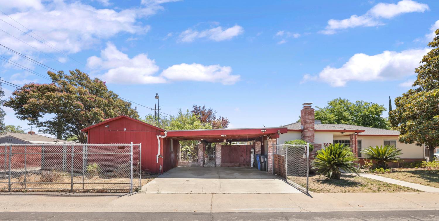 802 Pine St, Manteca, CA 95336