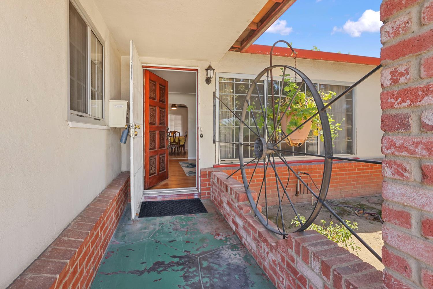 802 Pine St, Manteca, CA 95336