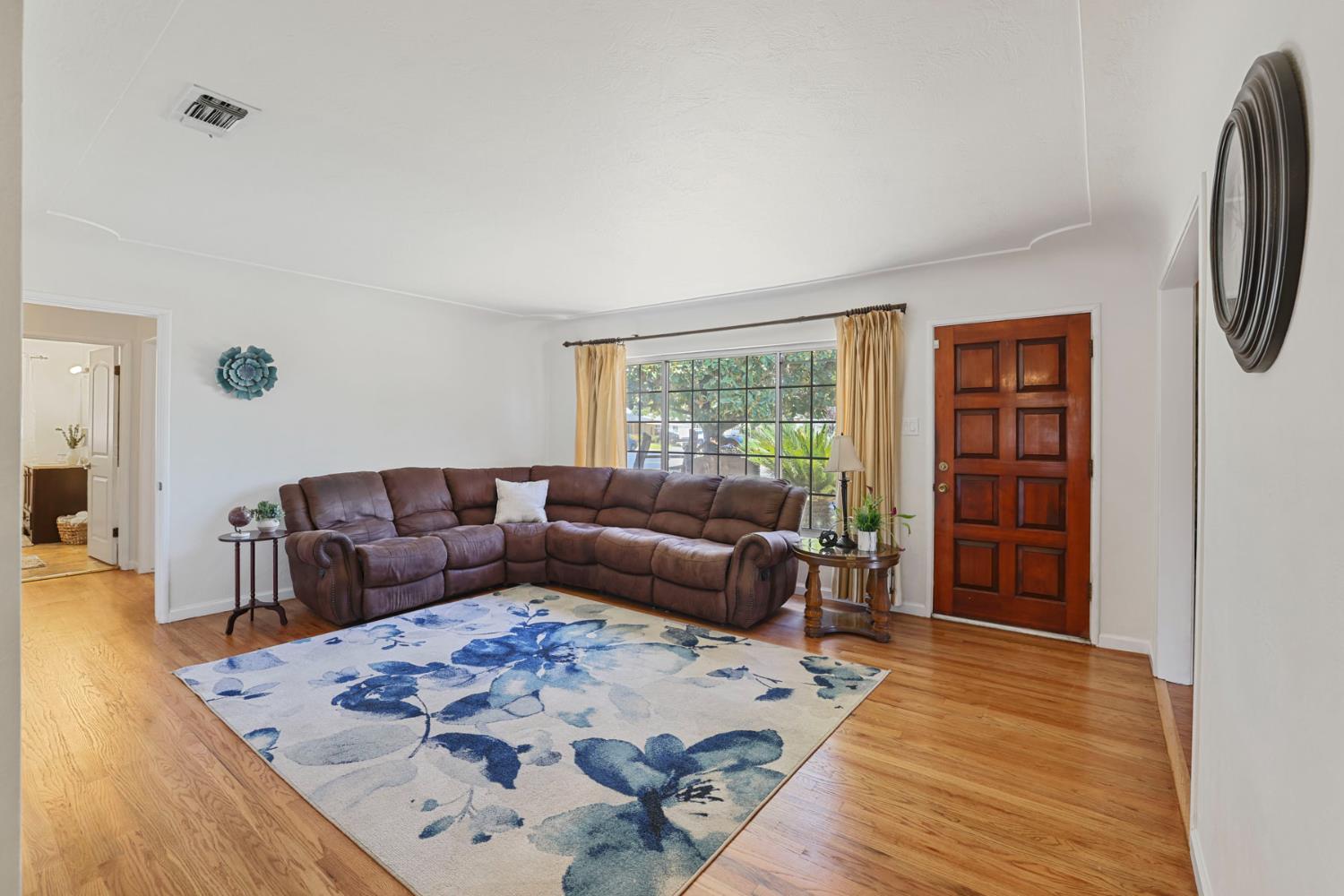 802 Pine St, Manteca, CA 95336