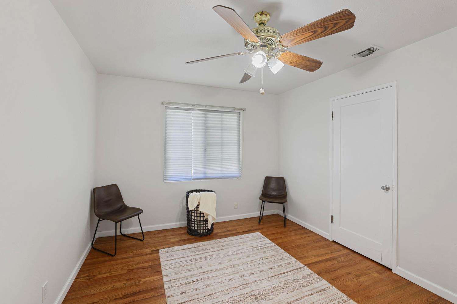 802 Pine St, Manteca, CA 95336