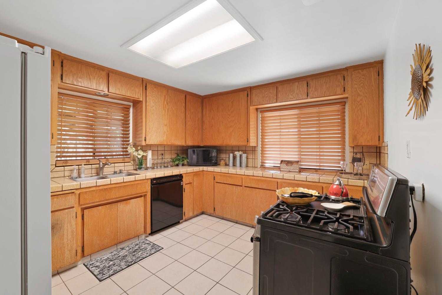 802 Pine St, Manteca, CA 95336