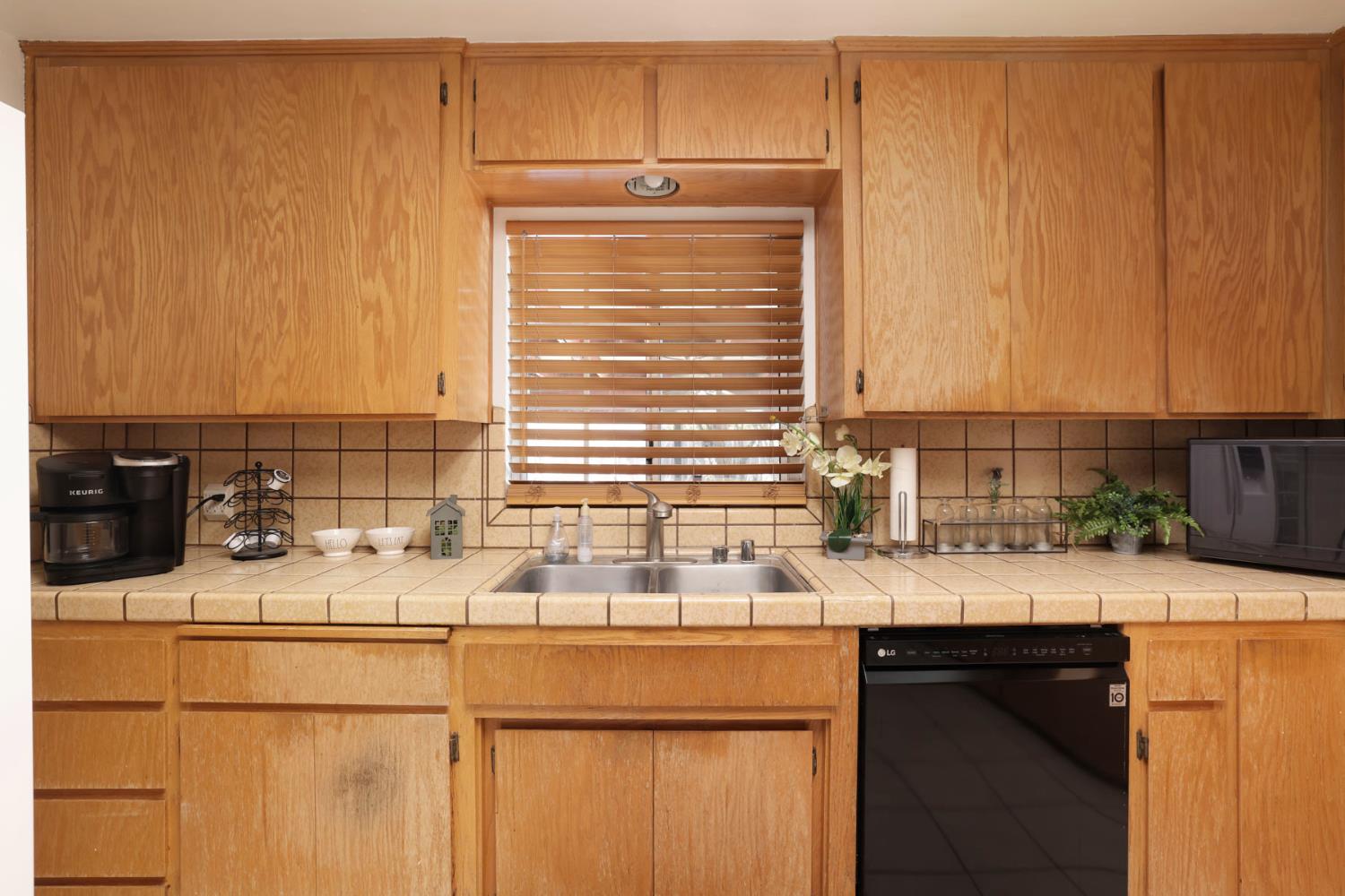 802 Pine St, Manteca, CA 95336