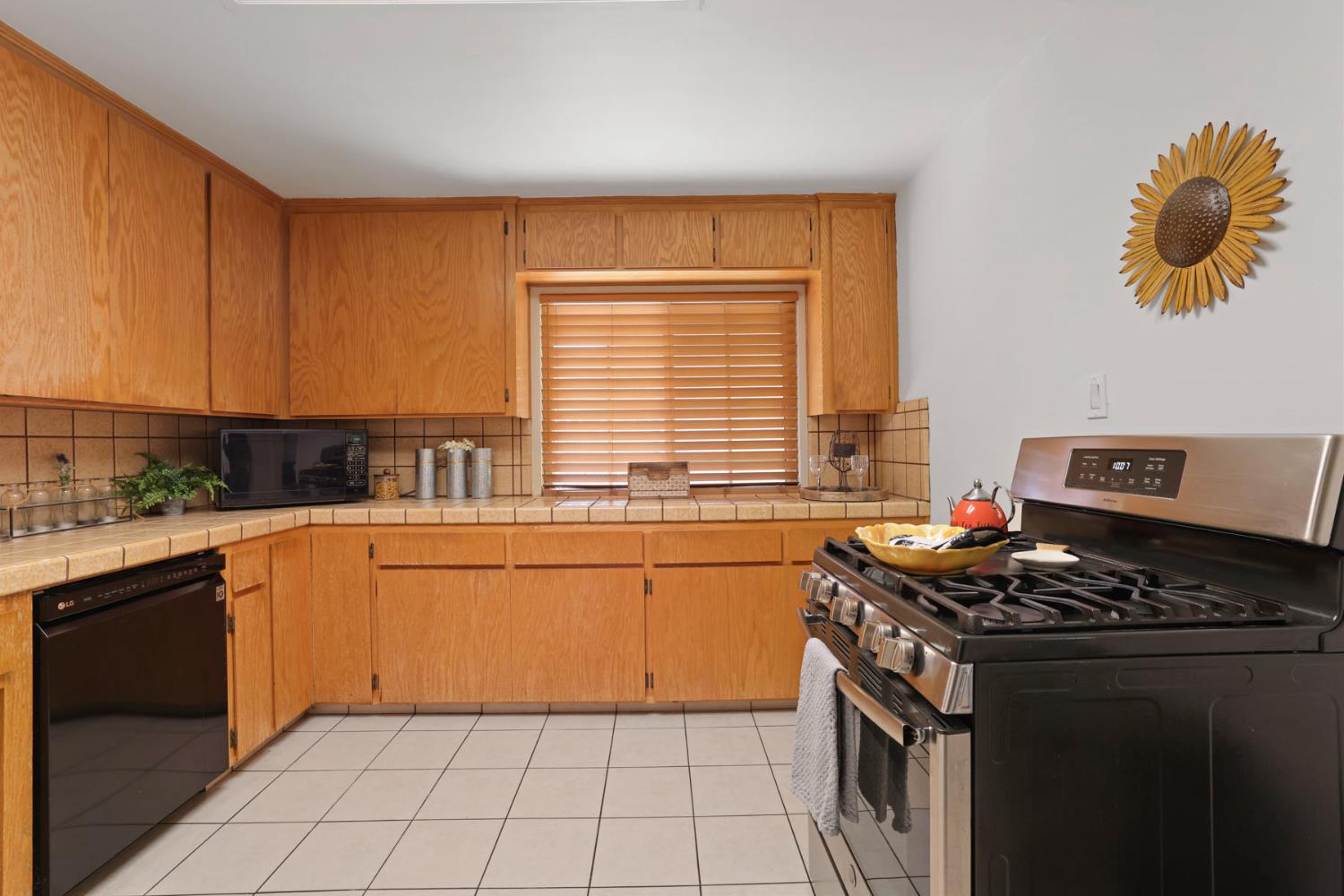 802 Pine St, Manteca, CA 95336