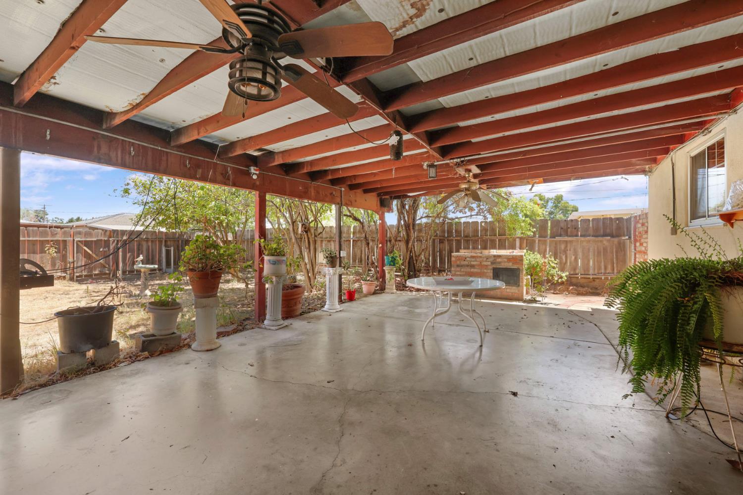 802 Pine St, Manteca, CA 95336
