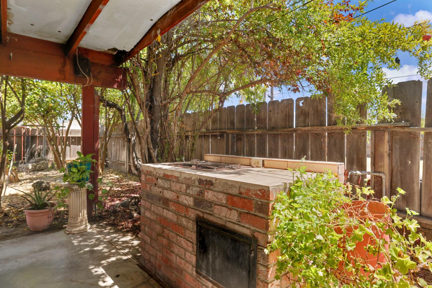 802 Pine St, Manteca, CA 95336