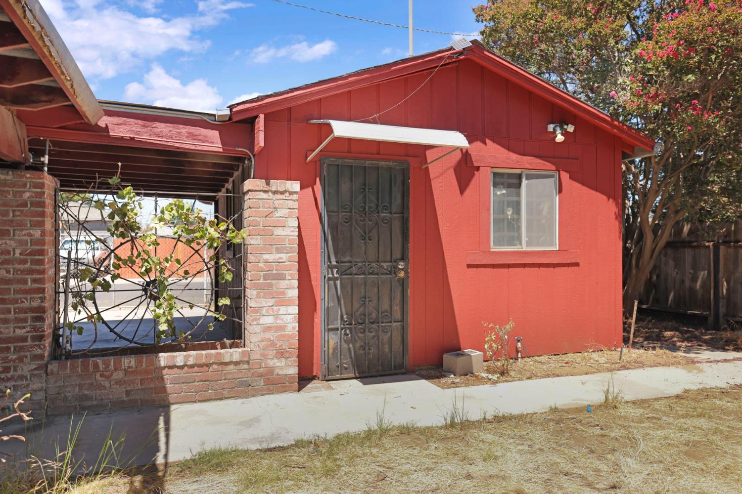802 Pine St, Manteca, CA 95336