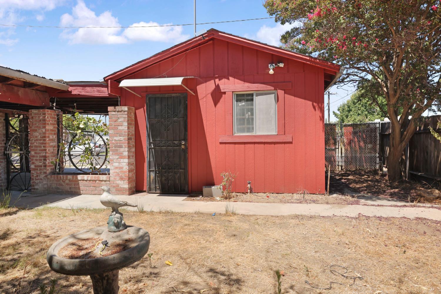 802 Pine St, Manteca, CA 95336