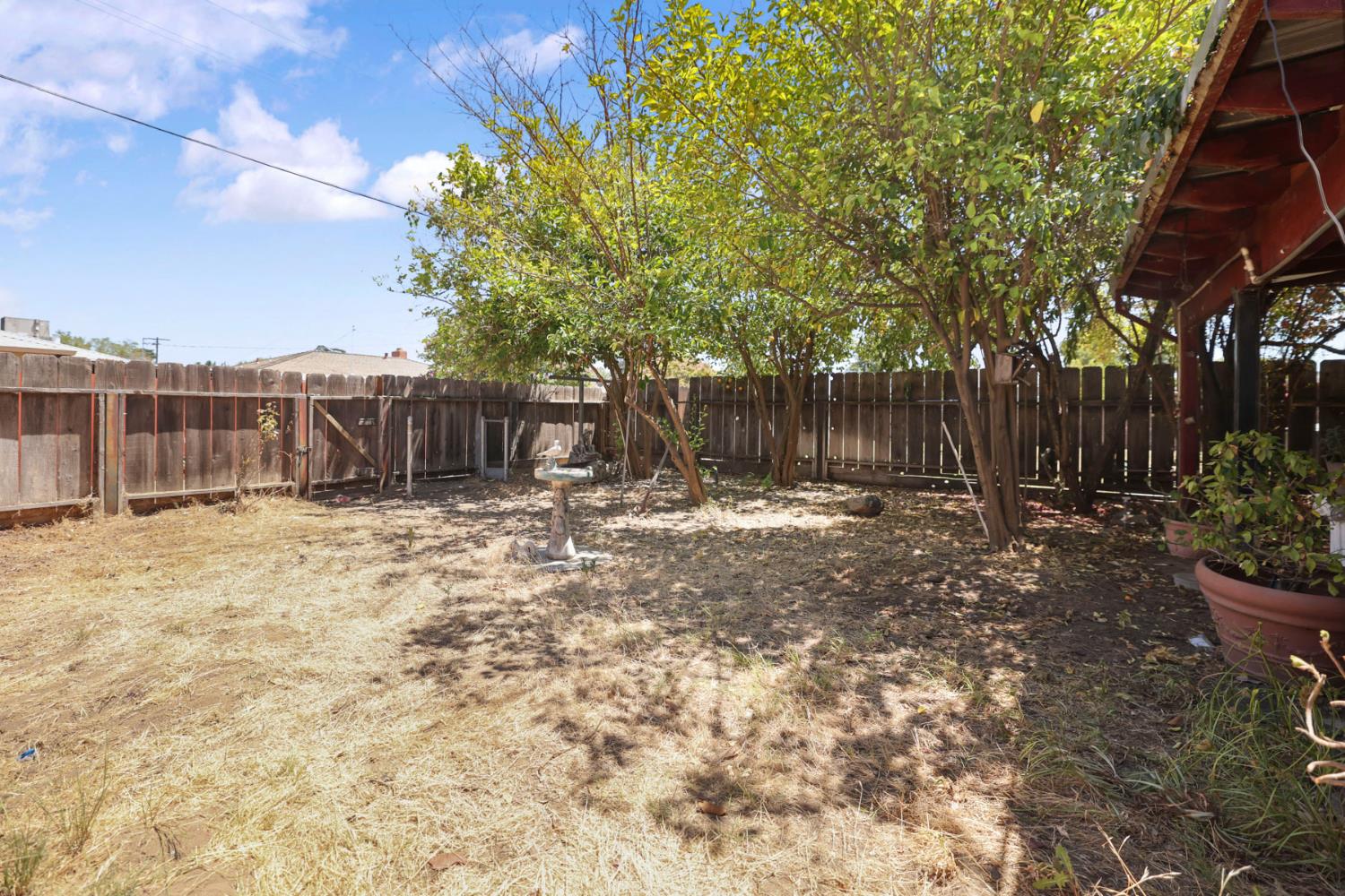 802 Pine St, Manteca, CA 95336