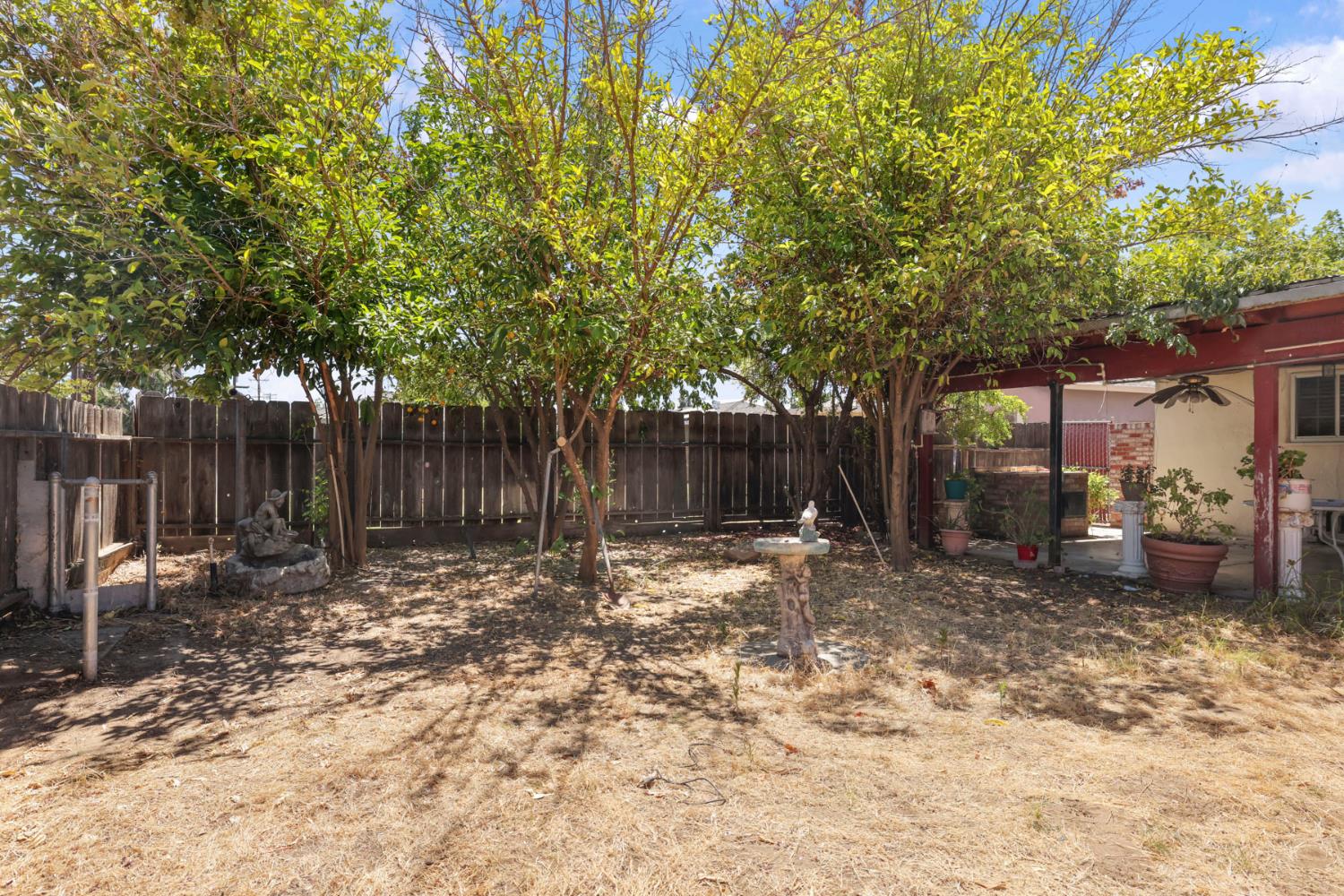 802 Pine St, Manteca, CA 95336