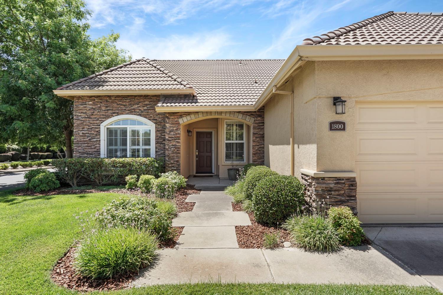1800 St Mayeul Dr, Modesto, CA 95356