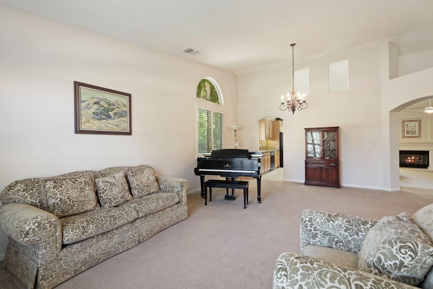 1800 St Mayeul Dr, Modesto, CA 95356
