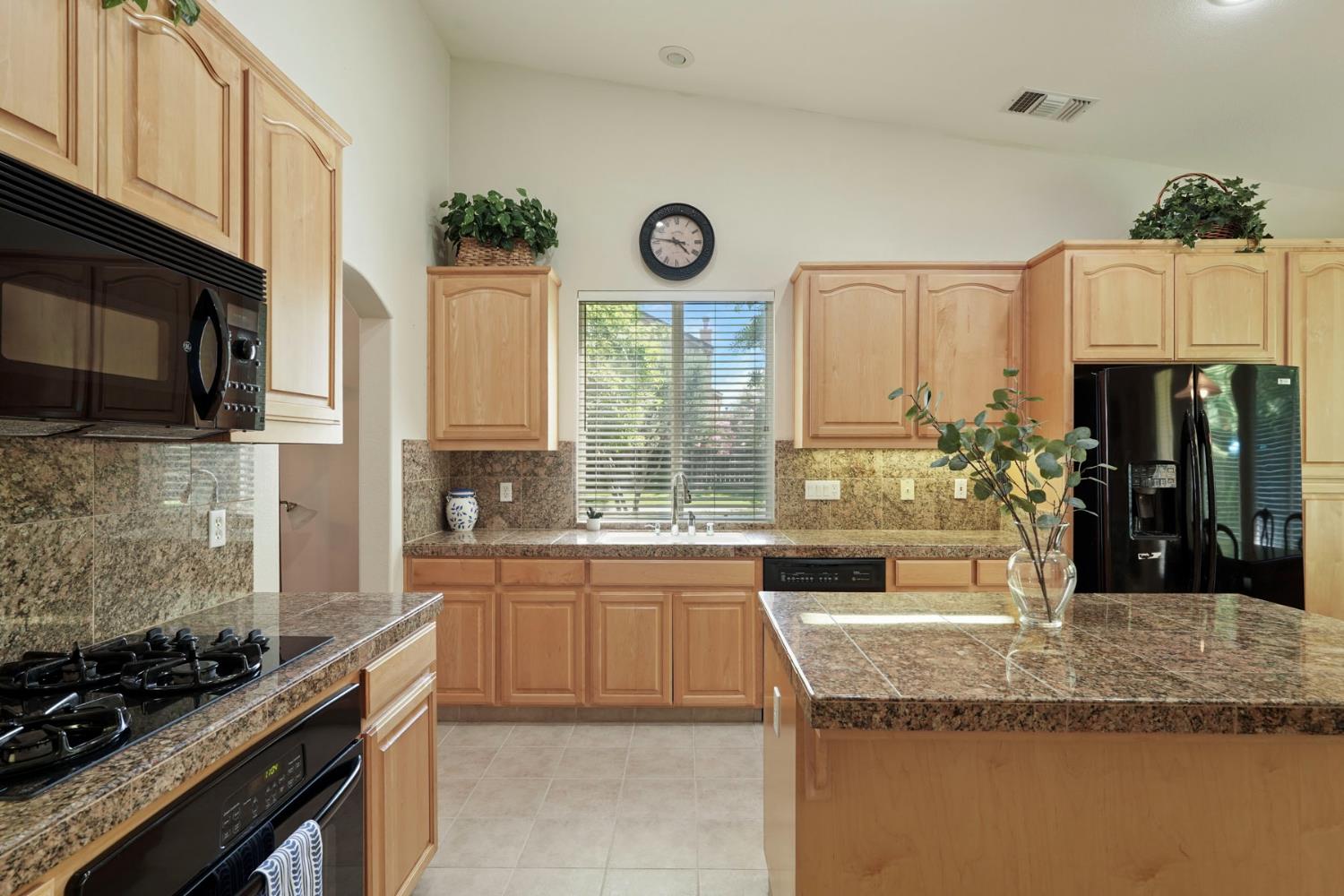 1800 St Mayeul Dr, Modesto, CA 95356
