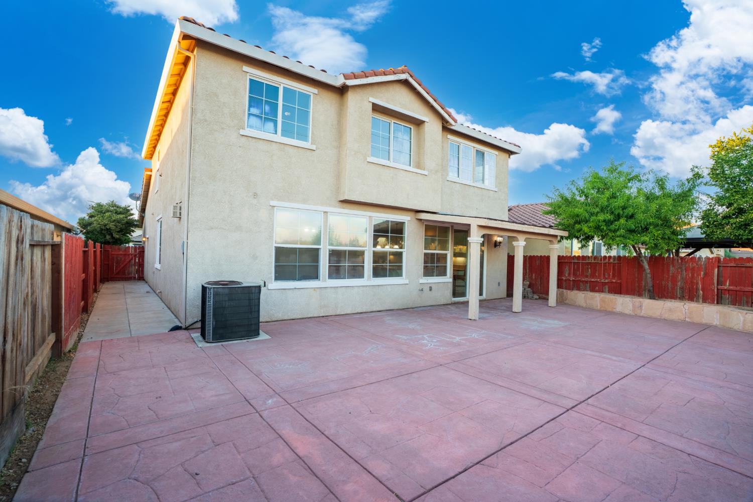 1466 La Sierra St, Merced, CA 95348