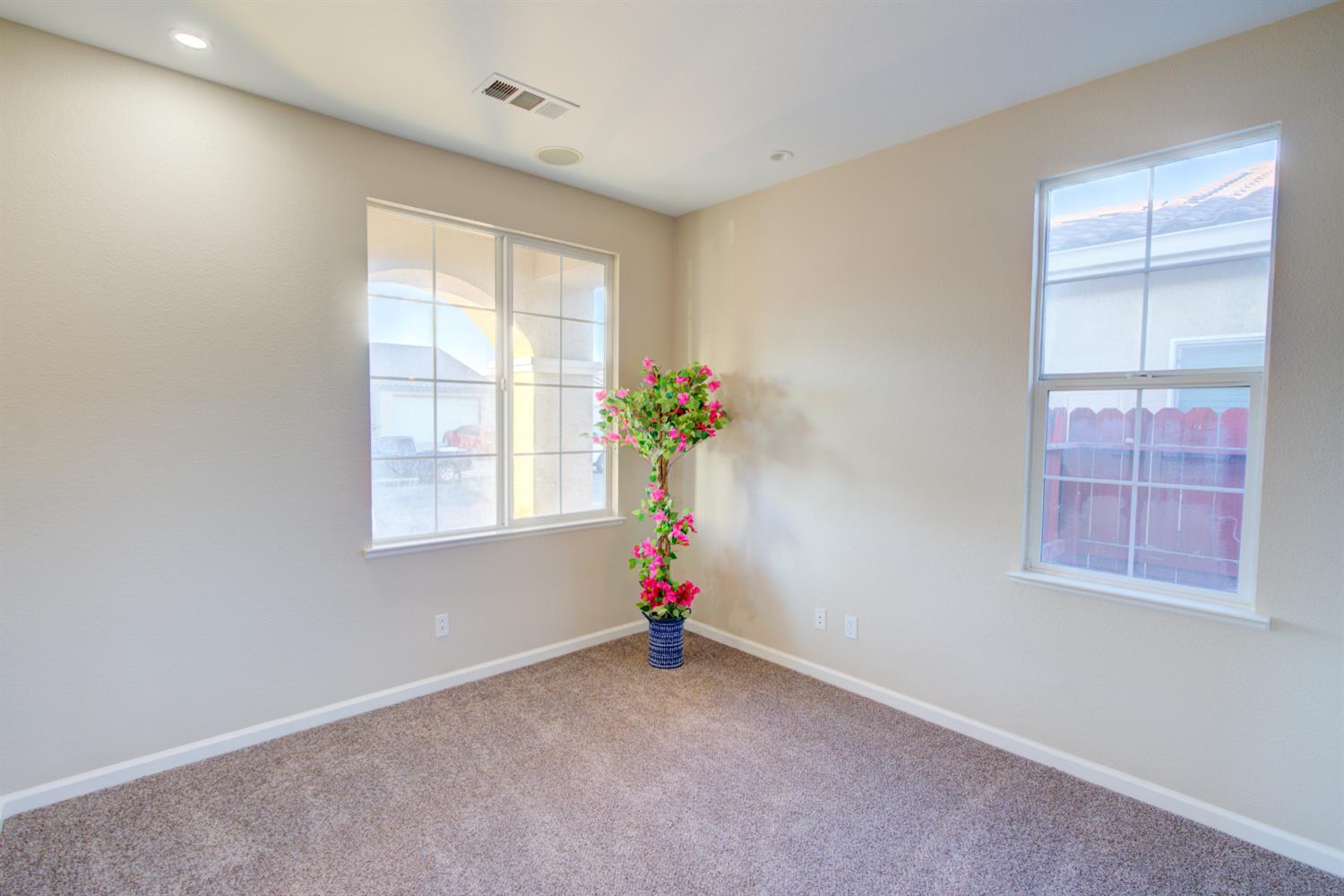 1466 La Sierra St, Merced, CA 95348