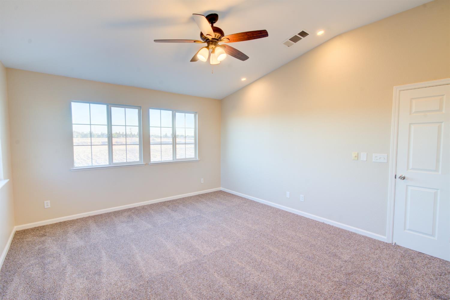 1466 La Sierra St, Merced, CA 95348