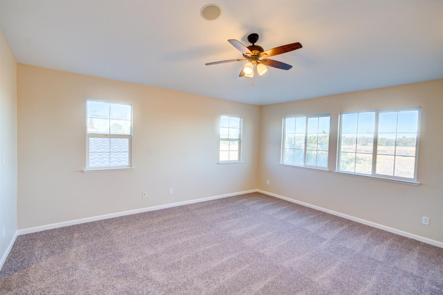 1466 La Sierra St, Merced, CA 95348