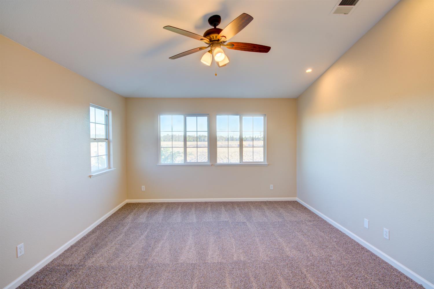 1466 La Sierra St, Merced, CA 95348
