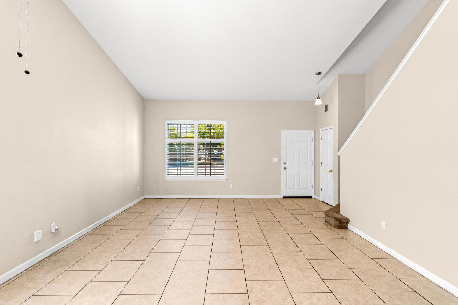 2620 Riverpark Dr, Modesto, CA 95351