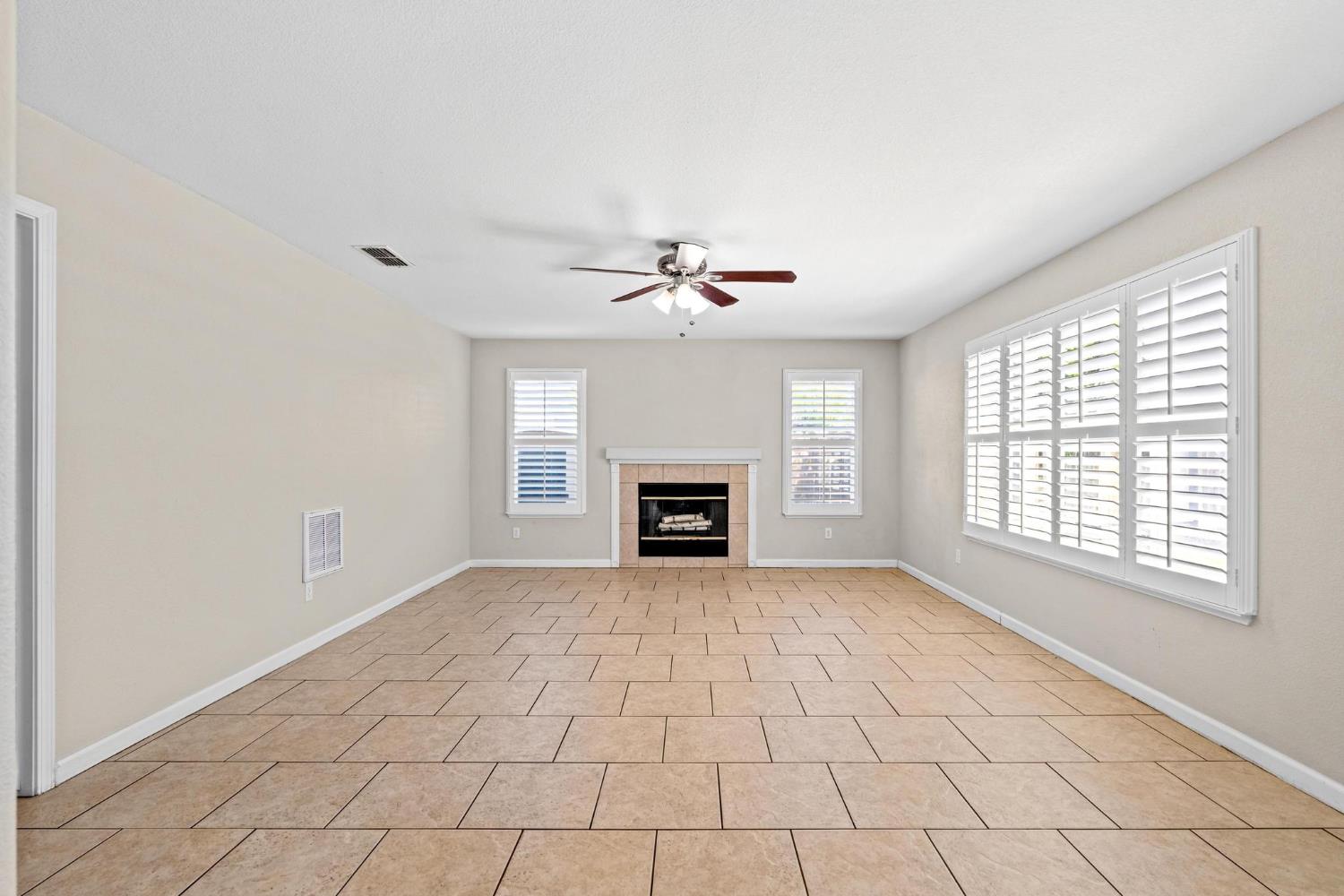 2620 Riverpark Dr, Modesto, CA 95351