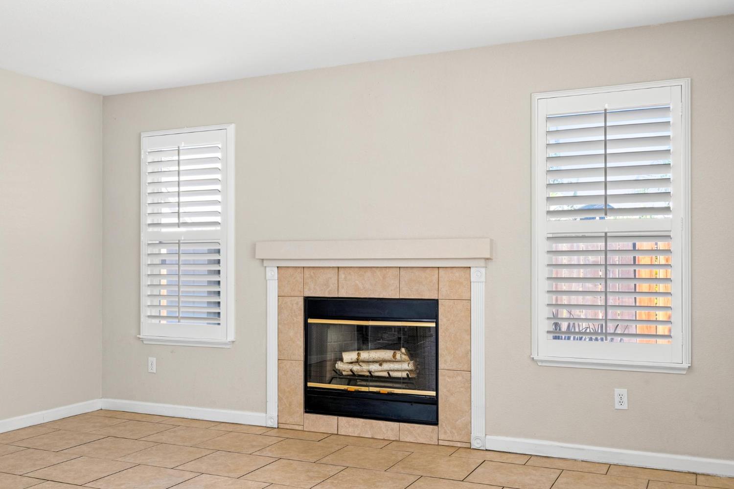 2620 Riverpark Dr, Modesto, CA 95351