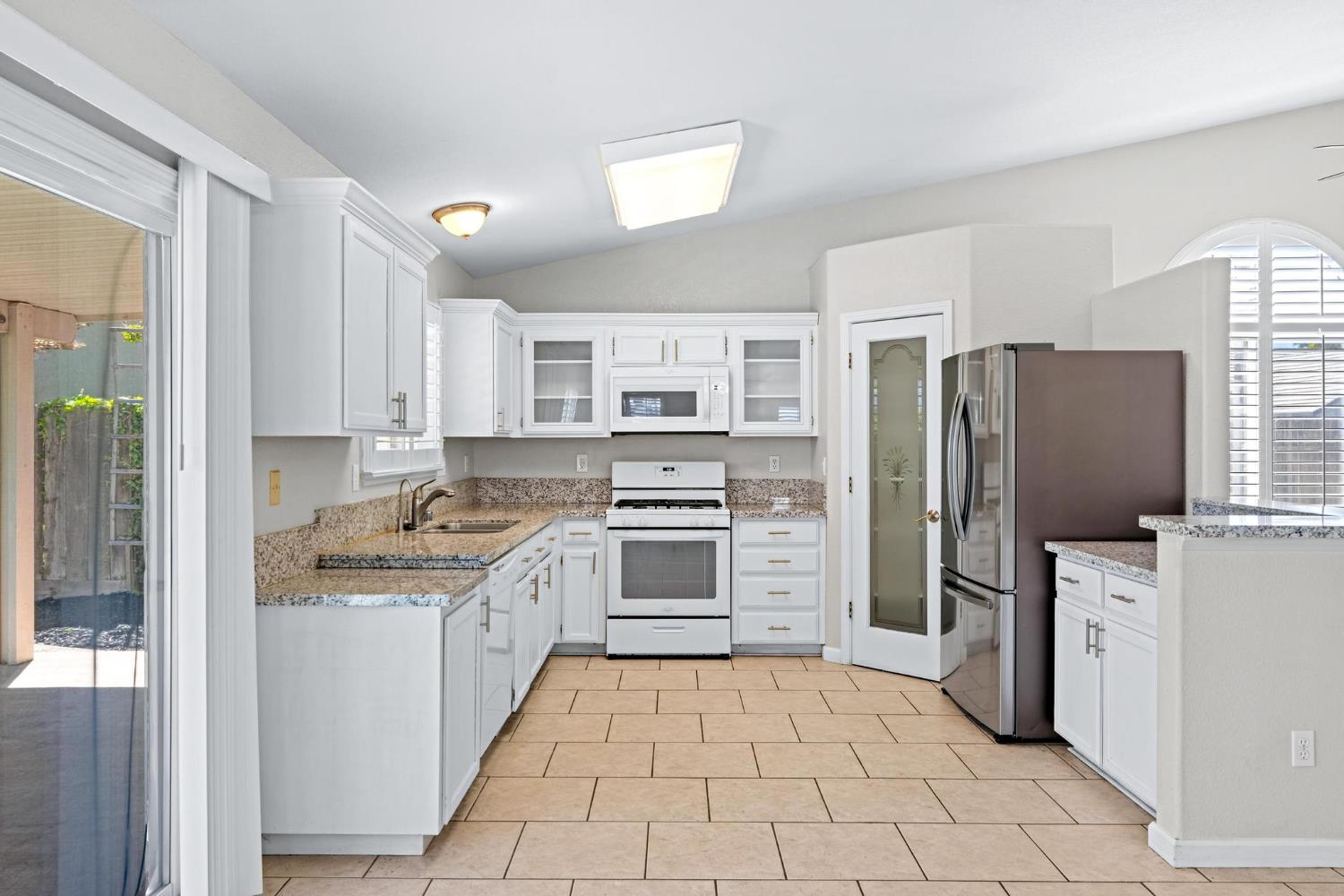 2620 Riverpark Dr, Modesto, CA 95351