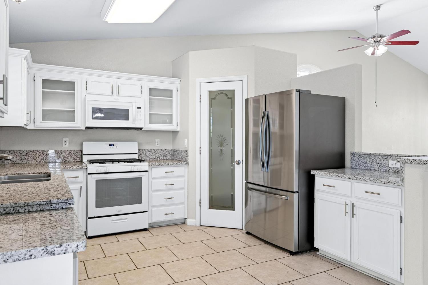 2620 Riverpark Dr, Modesto, CA 95351