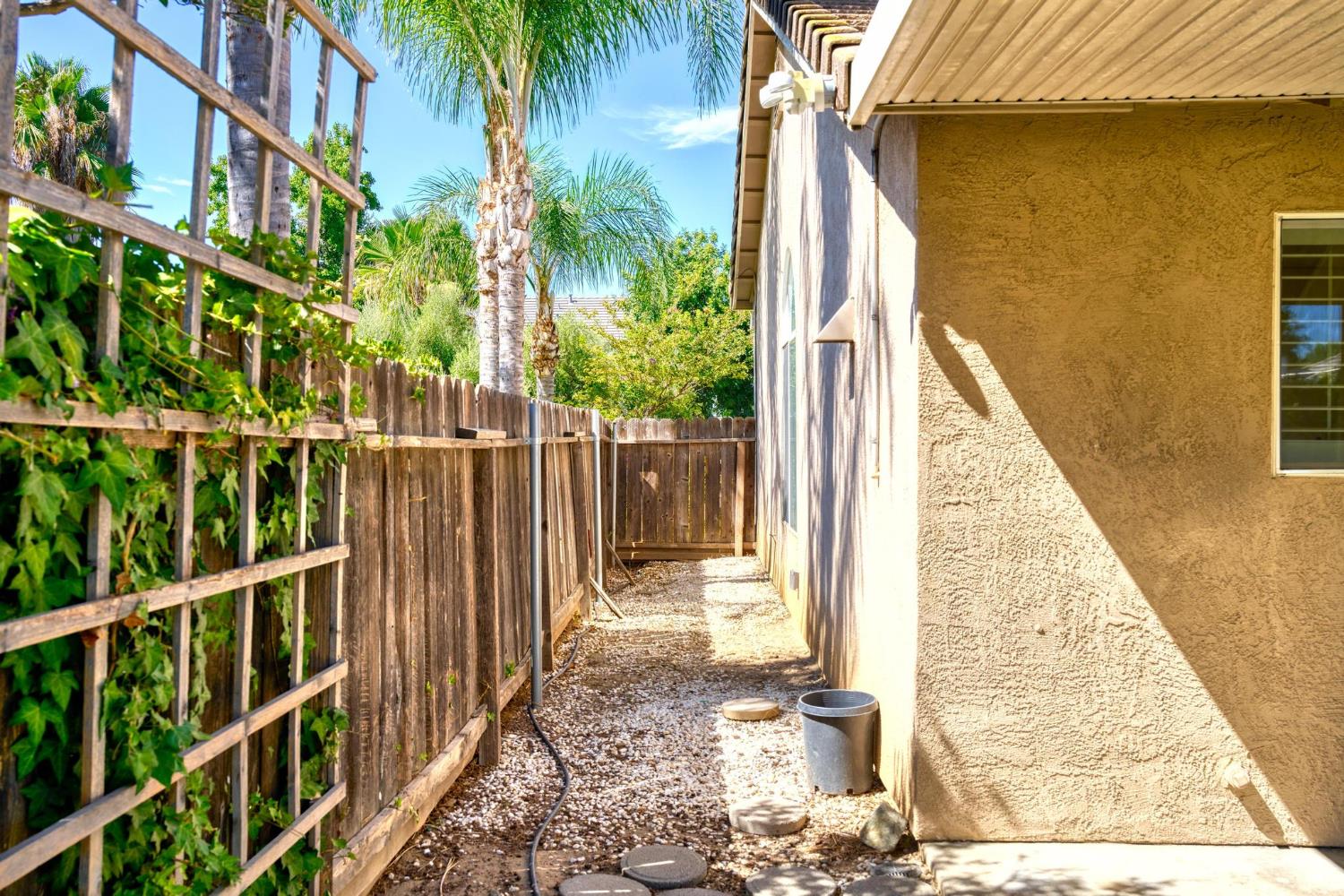 2620 Riverpark Dr, Modesto, CA 95351