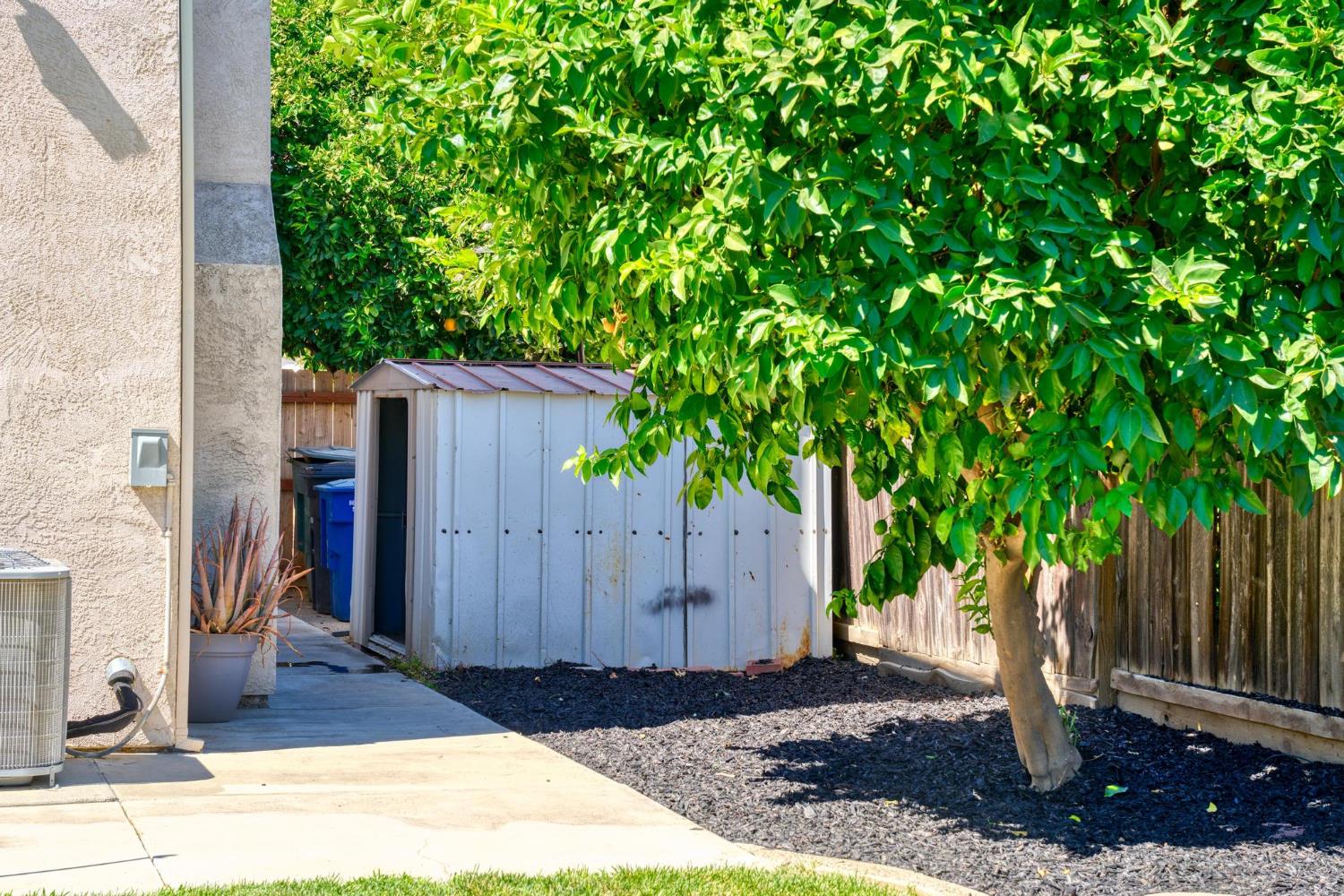 2620 Riverpark Dr, Modesto, CA 95351