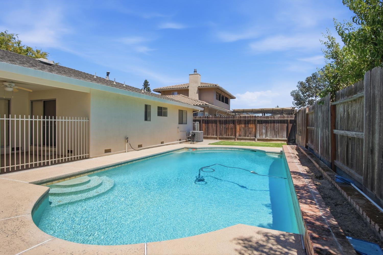 3712 Springcreek Dr, Modesto, CA 95355