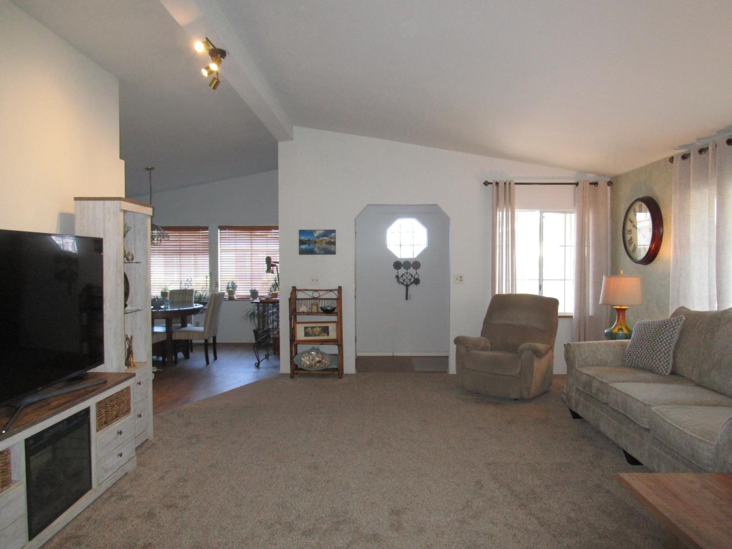 1500 Held Dr #24, Modesto, CA 95355