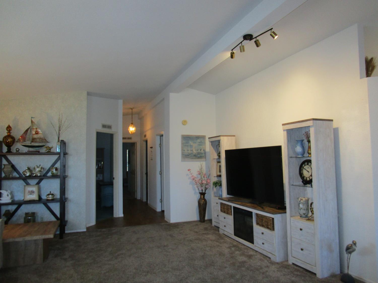 1500 Held Dr #24, Modesto, CA 95355