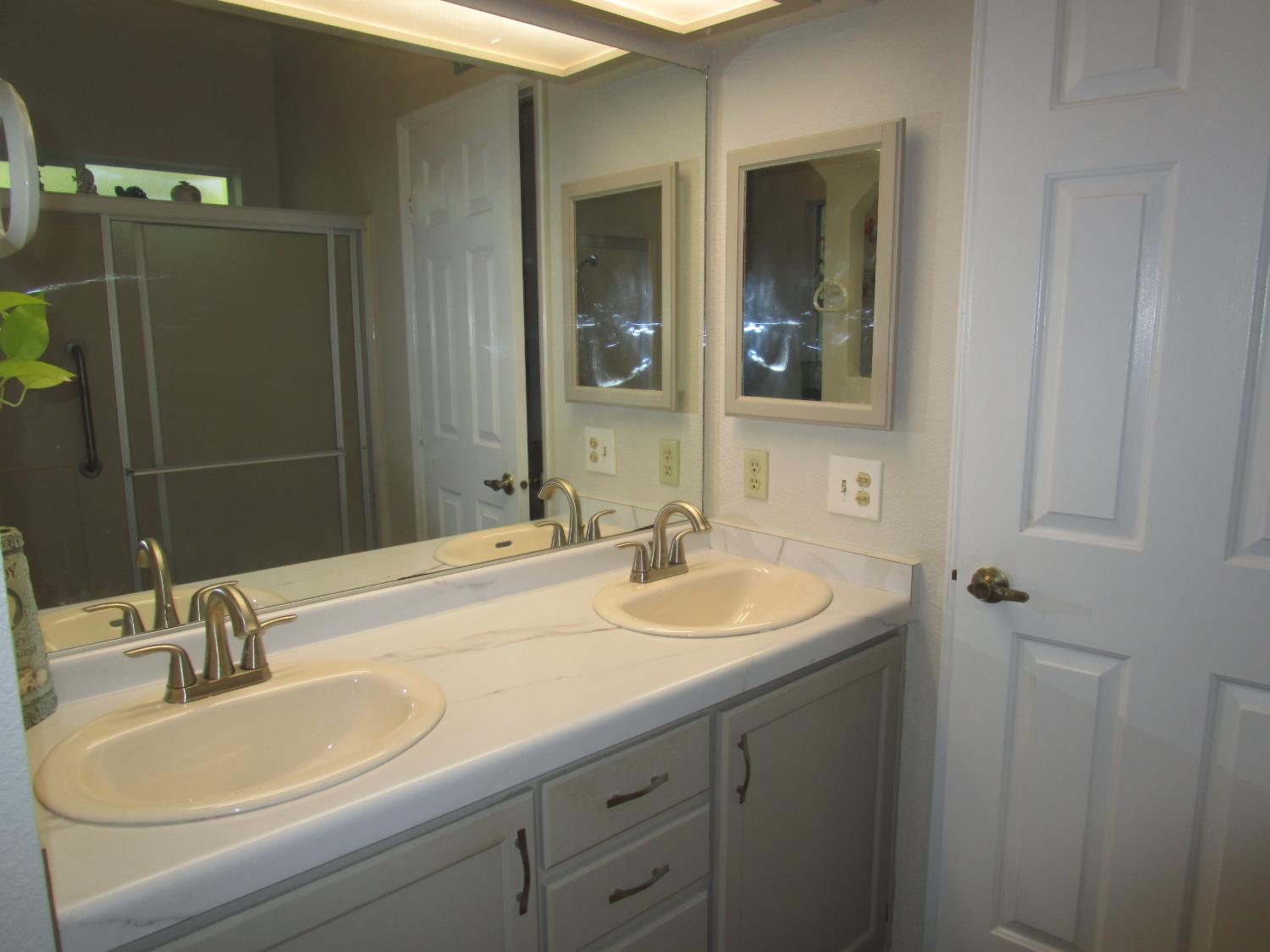 1500 Held Dr #24, Modesto, CA 95355