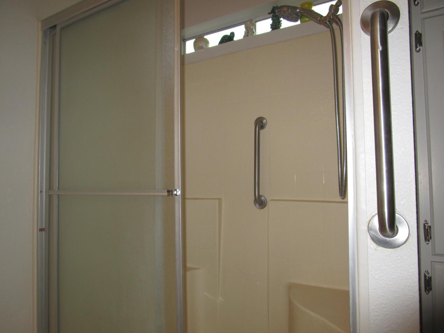 1500 Held Dr #24, Modesto, CA 95355