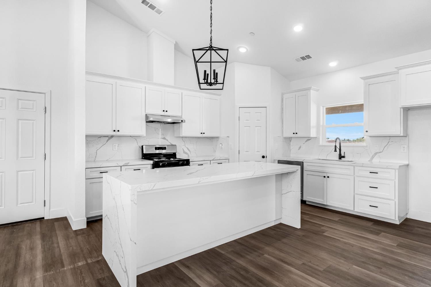 16836 N Lake St, Madera, CA 93638