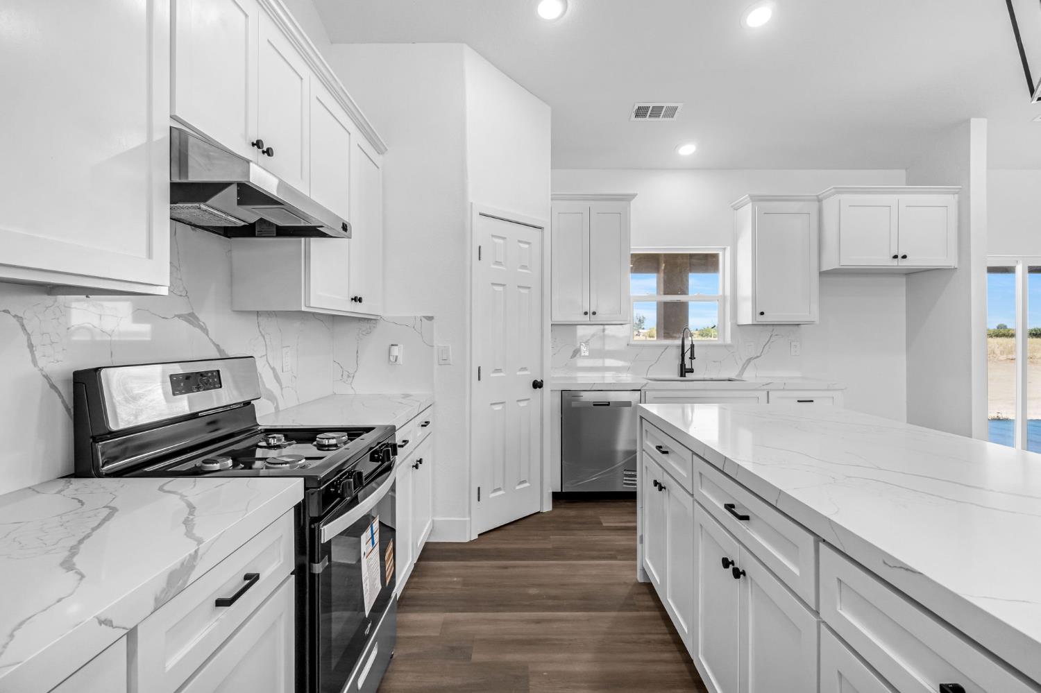 16836 N Lake St, Madera, CA 93638